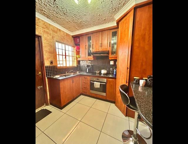 4 BEDROOM HOUSE FOR SALE IN BLUE HILLS
